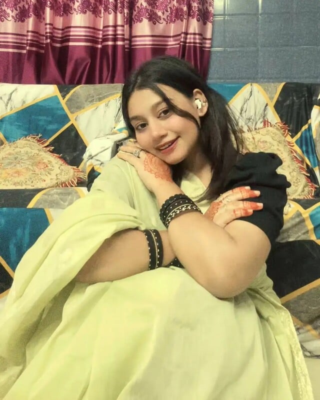 Big Ass Bengali Babe Nude Poses Exposing Pics