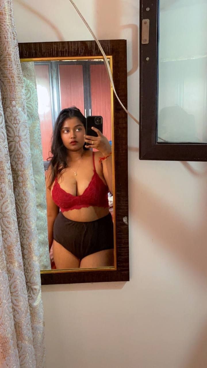 Big Ass Busty Girl Nude In Doggy Sex Position