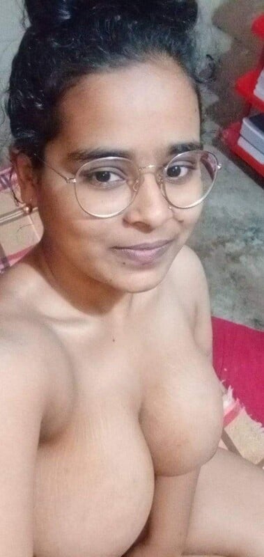 Big Boobs Village Aunty Topless Selfie Photos