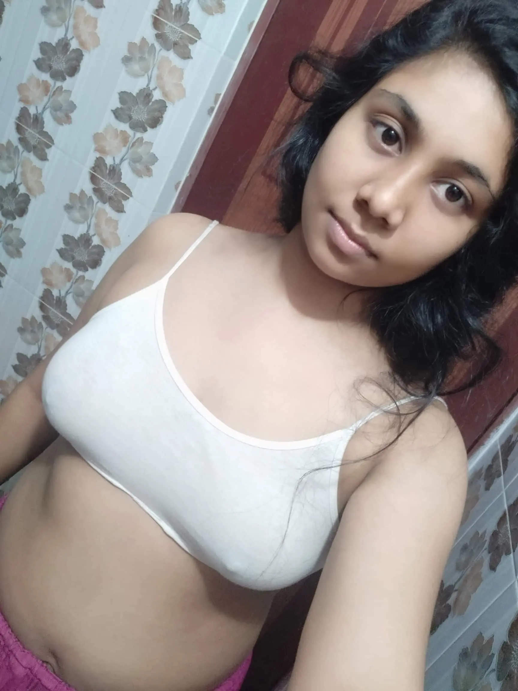 Chennai Girl Boobs Showing Photo In Bathroom