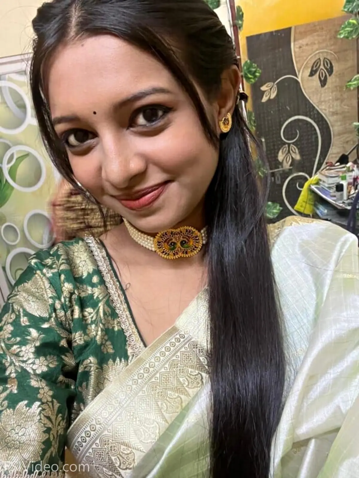 Gorgeous Young Bhabhi Hot Topless Unseen Photos