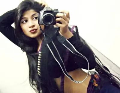 Hot Girl Stripping Saree And Nipple Slip Pic