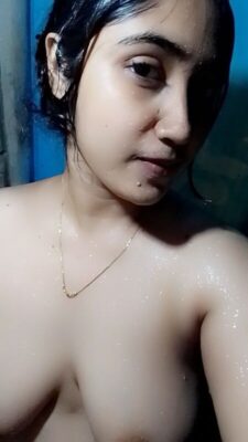 Indian Girl Wet Body Parts Exposed After Bathing