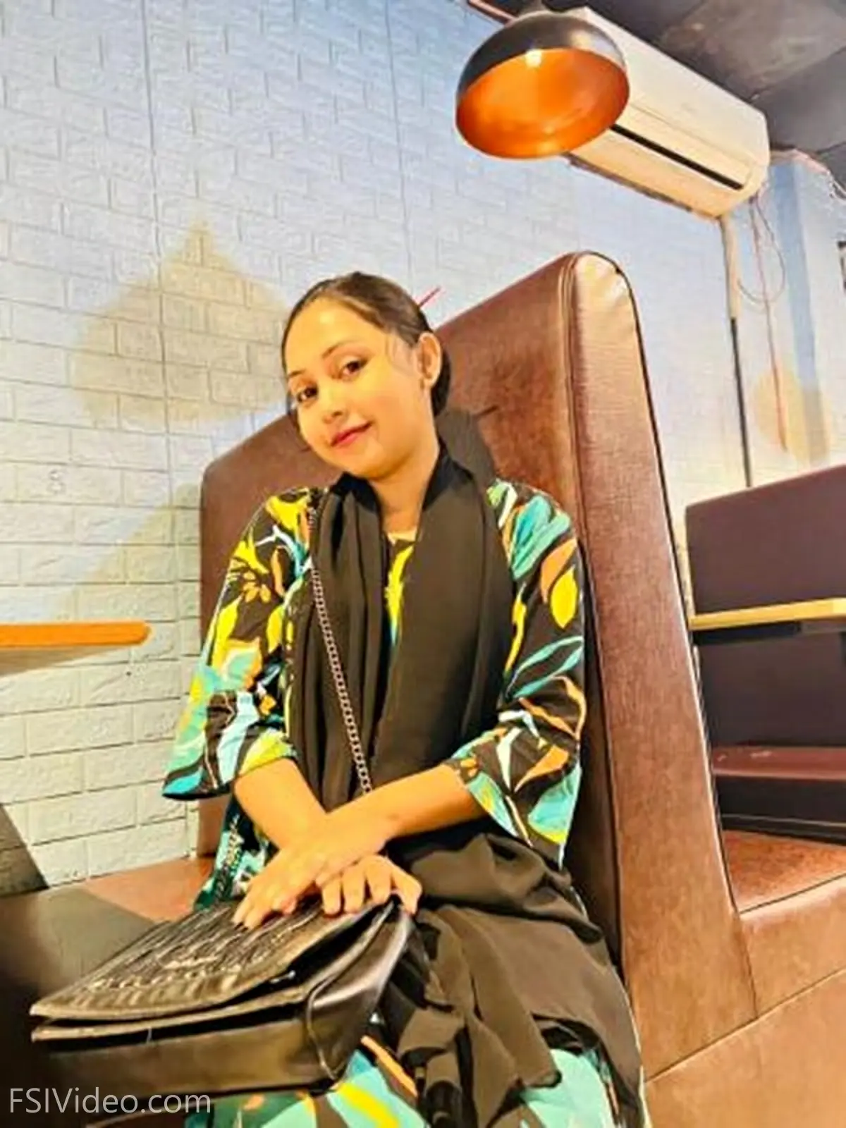 Kolkata It Girl Nude Selfies Trending Viral Online