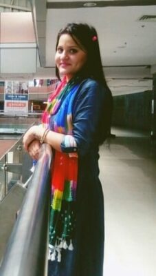 New Delhi Pacific Mall Bhabhi Showing Boobs In Bra