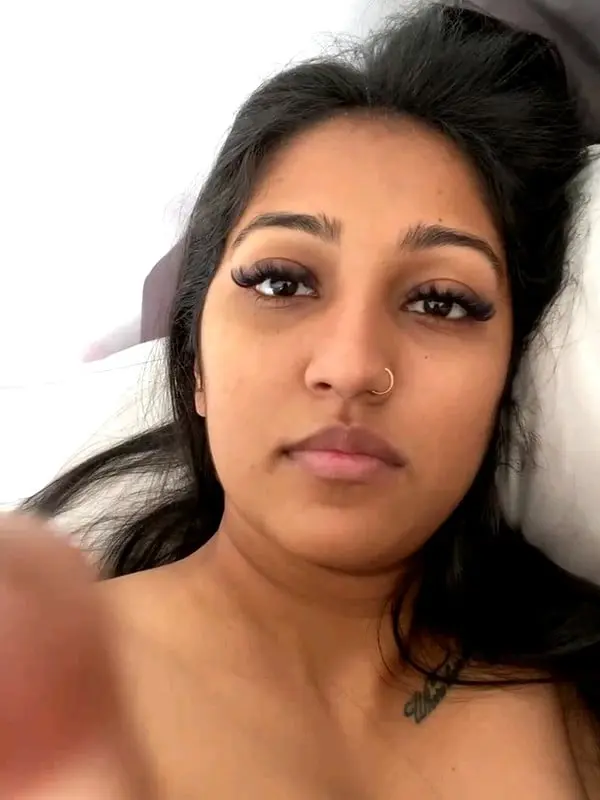 Nri Housewife Boobs Showing At Early Morning