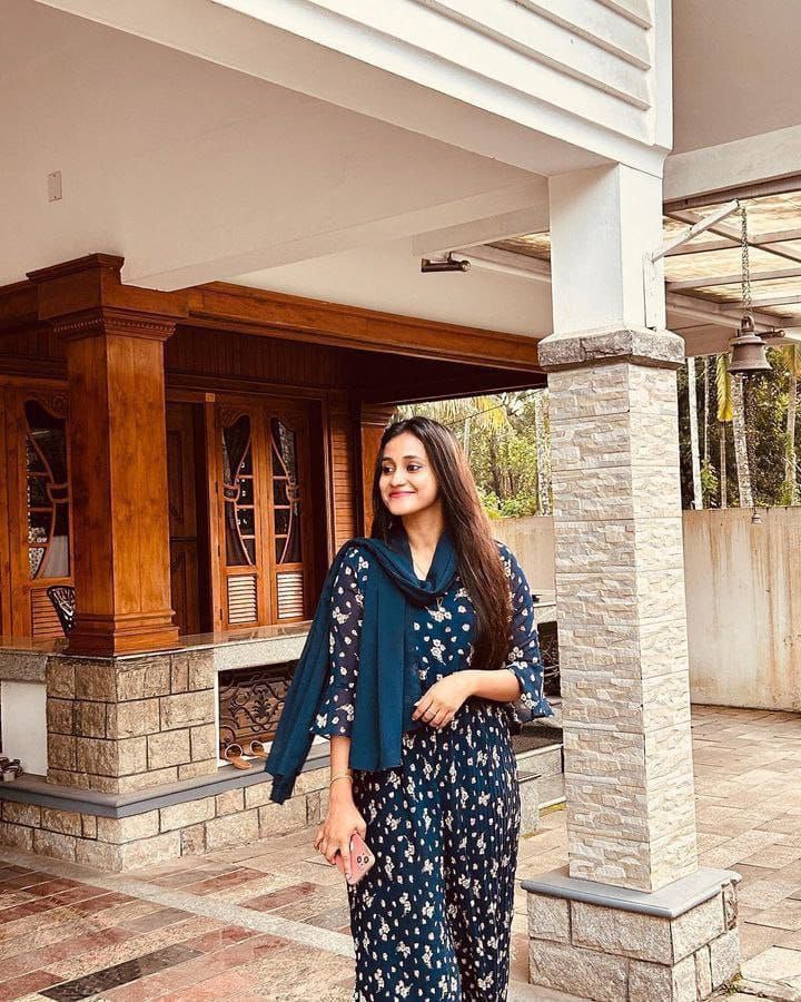 Skinny Indian Girl Nude Photos Shared With Her Lover