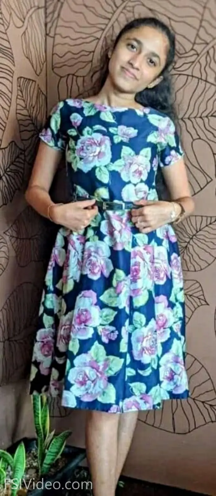 Sri Lankan Colombo College Girl Round Boobs And Ass Show