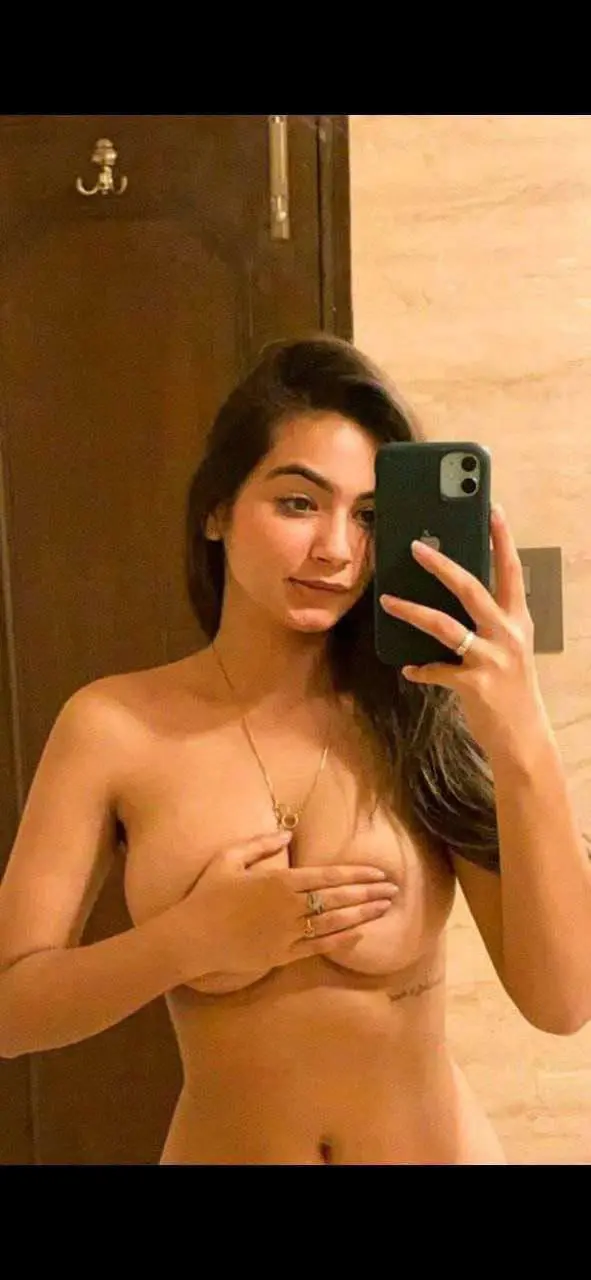 Instagram Beautiful Girl Showing Her Naked Photos