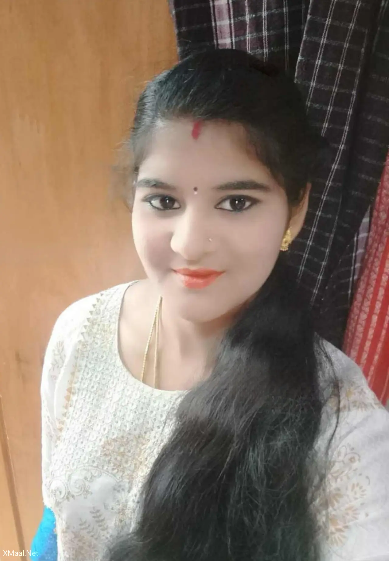 Kannada Wife Showing Big Boobs And Her Hairy Pussy