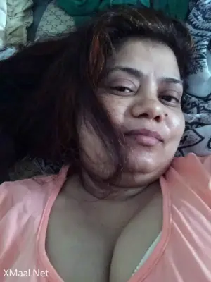 Big Boobs Mature Aunty Nude Seducing - Thumbnail 1