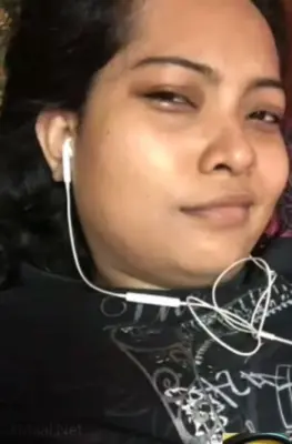 Desi Hot Girl Pussy Showing On Video Call - Thumbnail 5