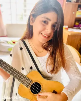 Indian Girl Fingering Her Pussy - Thumbnail 4