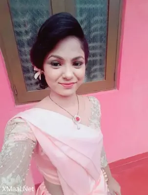 Sri Lankan College Girl Nude Selfie Photos Exposed By Her Boyfriend - Thumbnail 5