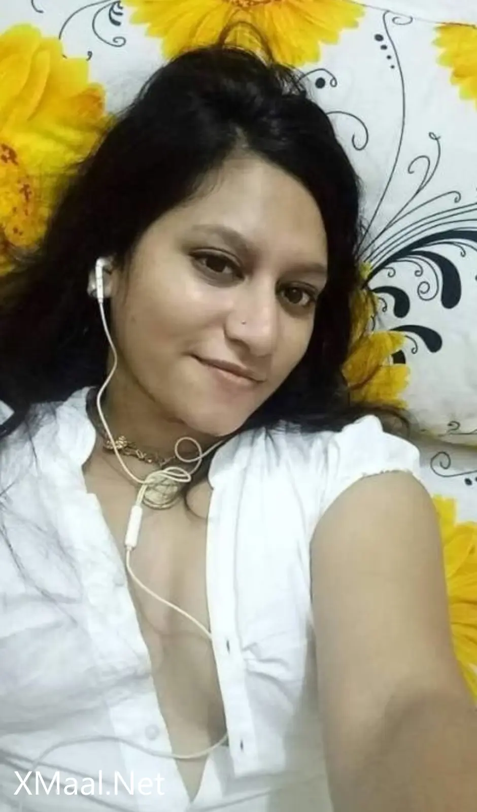 Big Boobs Bhabhi Showing Her Nude Body - Thumbnail 7