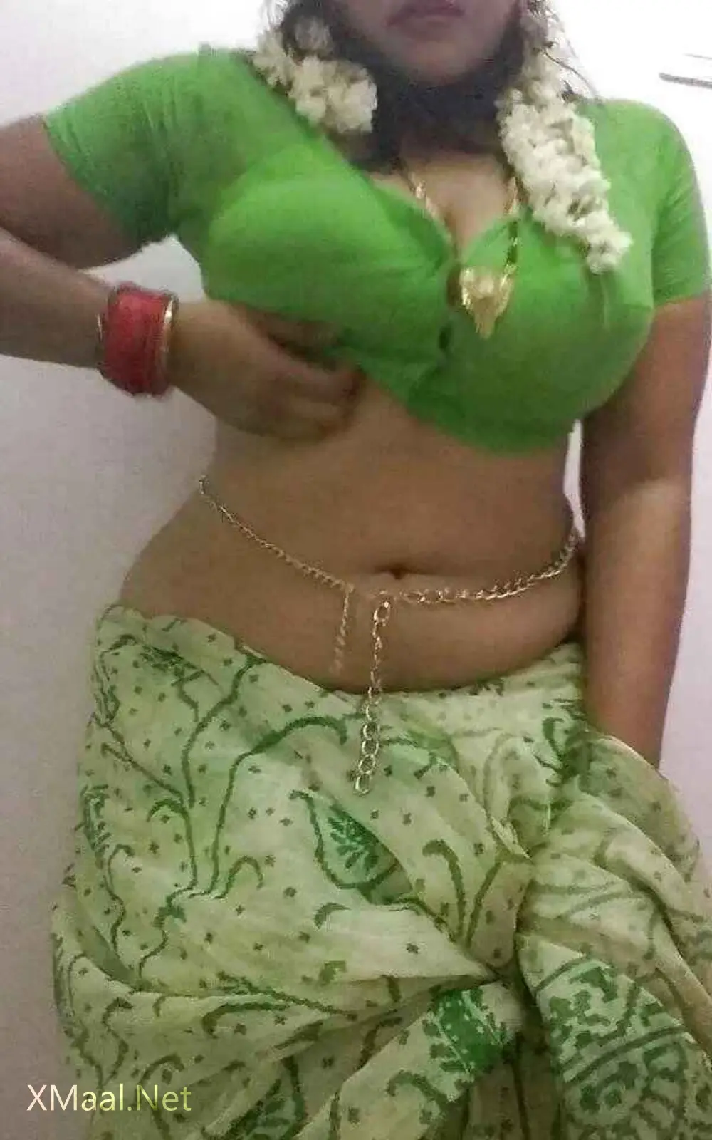 Big Boobs Slut Bhabhi Nude Photos - Thumbnail 4