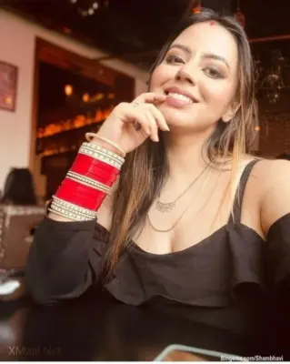 Chubby Punjabi Wife Honeymoon Nude Sex Photos Exposed - Thumbnail 3