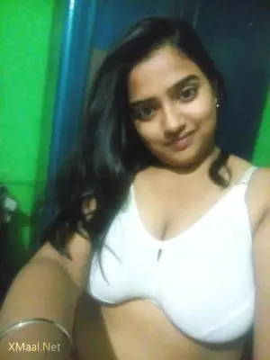Desi Big Boobs Chubby Girl Nude Photo - Thumbnail 5