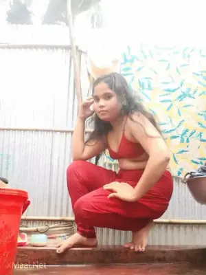 Sexy Chubby Young Girl Naked Pussy Show Outdoors - Thumbnail 3