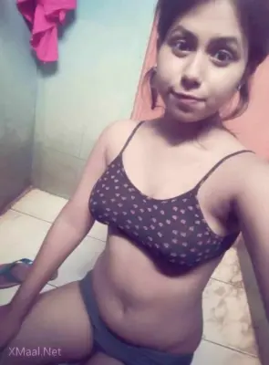 Sexy Young Girlfriend Nude Pics Leaked Out - Thumbnail 5