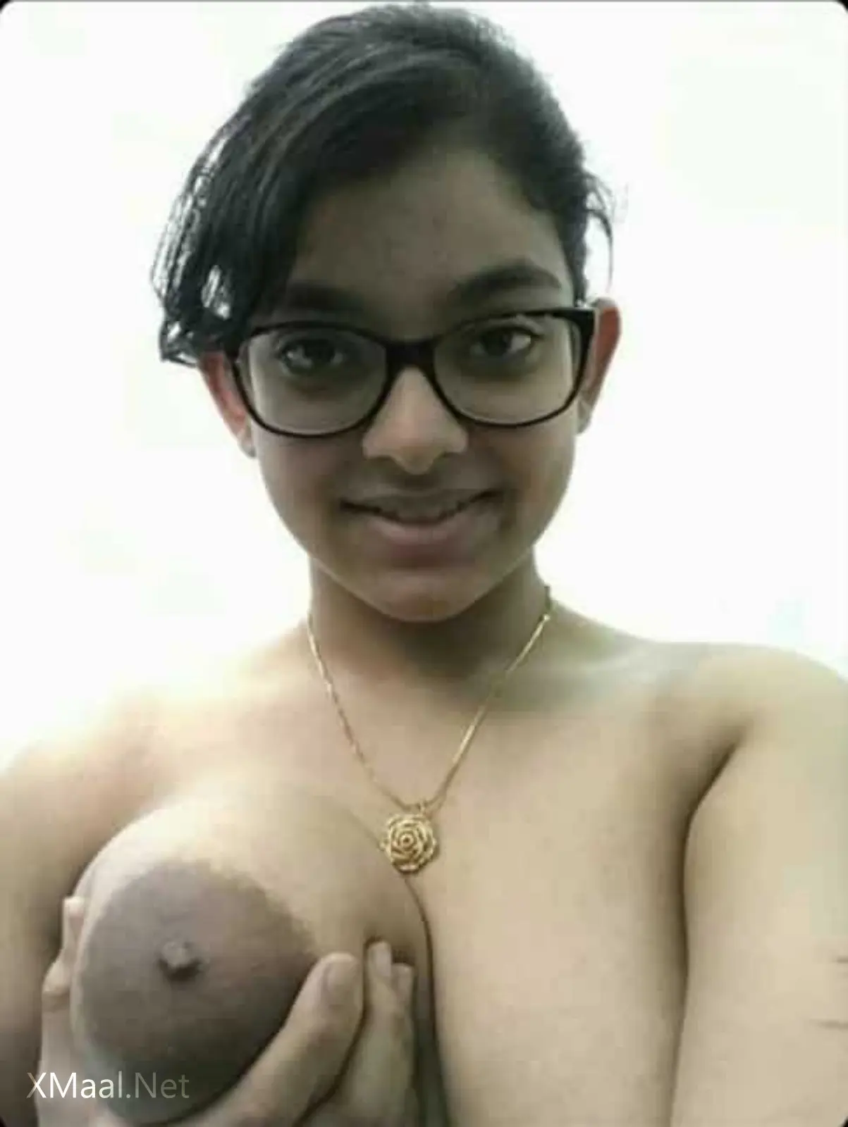 Hot Desi Beauty Showing Her Nude Body Photo - Thumbnail 3