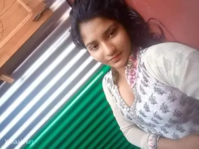 Sexy Village Girl Exposing Her Nude Body Photos - Thumbnail 4