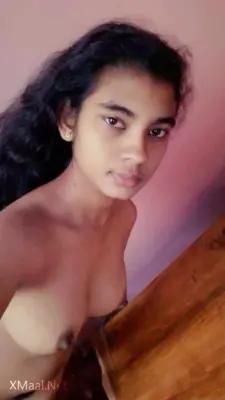 Sexy Young College Girl Cute Nude Selfie Photo - Thumbnail 2